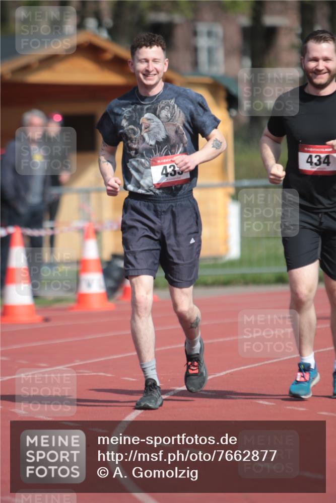 13.04.2025 - Hammer Lauf A. Gomolzig http://msf.ph/oto/7662877 13.04.2025 11:06:59 Ziel 433, 434 meine-sportfotos.de