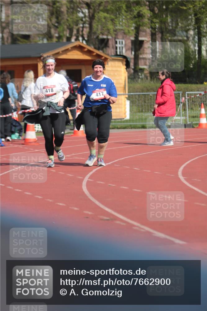 13.04.2025 - Hammer Lauf A. Gomolzig http://msf.ph/oto/7662900 13.04.2025 11:08:13 Ziel 417, 418 meine-sportfotos.de