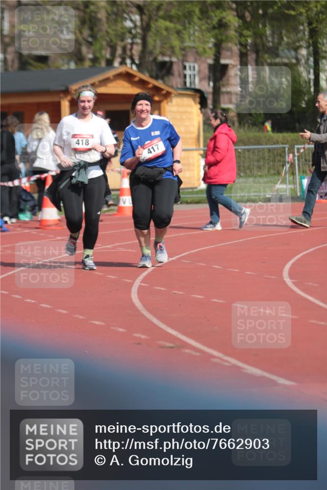 13.04.2025 - Hammer Lauf A. Gomolzig http://msf.ph/oto/7662903 13.04.2025 11:08:13 Ziel 417, 418 meine-sportfotos.de
