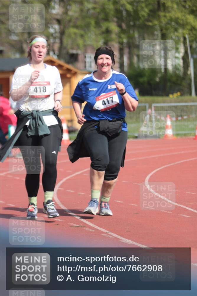 13.04.2025 - Hammer Lauf A. Gomolzig http://msf.ph/oto/7662908 13.04.2025 11:08:15 Ziel 417, 418 meine-sportfotos.de