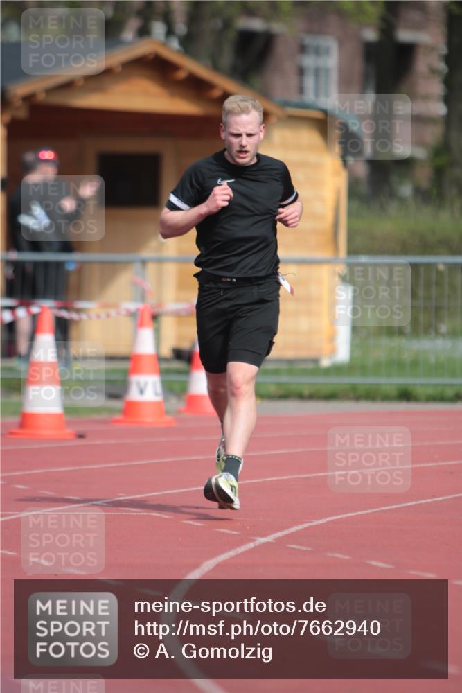 13.04.2025 - Hammer Lauf A. Gomolzig http://msf.ph/oto/7662940 13.04.2025 11:24:55 Ziel 452, 492, 493 meine-sportfotos.de
