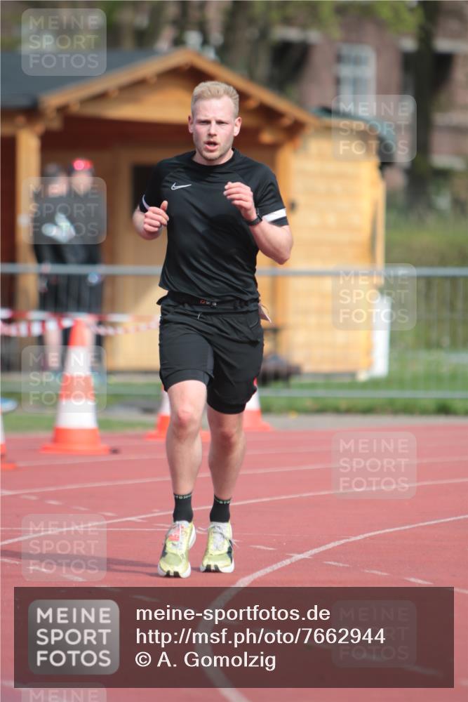 13.04.2025 - Hammer Lauf A. Gomolzig http://msf.ph/oto/7662944 13.04.2025 11:24:56 Ziel 452, 492, 493 meine-sportfotos.de