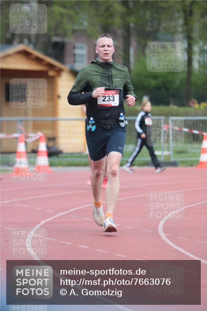 13.04.2025 - Hammer Lauf A. Gomolzig http://msf.ph/oto/7663076 13.04.2025 11:27:38 Ziel 233, 995 meine-sportfotos.de