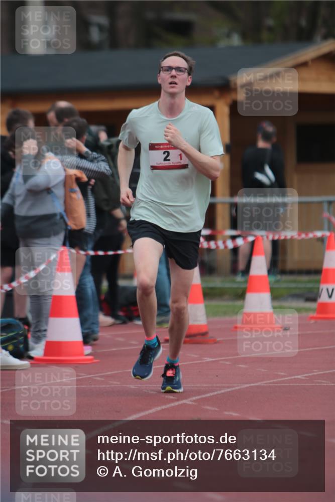 13.04.2025 - Hammer Lauf A. Gomolzig http://msf.ph/oto/7663134 13.04.2025 11:28:48 Ziel 2, 1257, 1804 meine-sportfotos.de