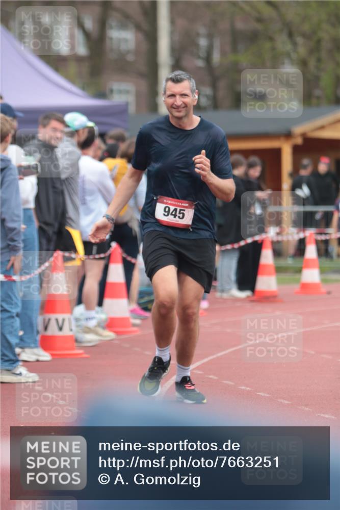 13.04.2025 - Hammer Lauf A. Gomolzig http://msf.ph/oto/7663251 13.04.2025 11:30:51 Ziel 945, 1002 meine-sportfotos.de