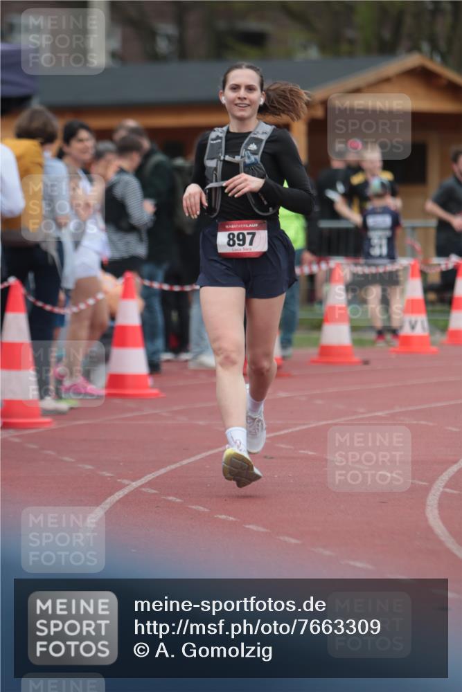 13.04.2025 - Hammer Lauf A. Gomolzig http://msf.ph/oto/7663309 13.04.2025 11:31:26 Ziel 693, 897 meine-sportfotos.de