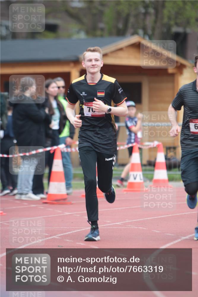 13.04.2025 - Hammer Lauf A. Gomolzig http://msf.ph/oto/7663319 13.04.2025 11:31:32 Ziel 109, 693, 704 meine-sportfotos.de