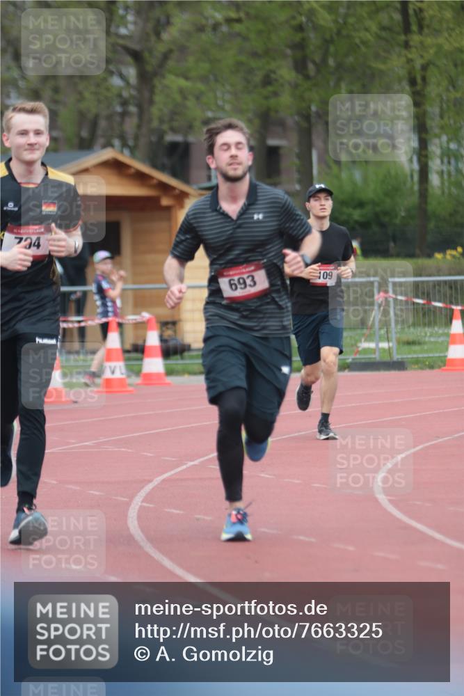 13.04.2025 - Hammer Lauf A. Gomolzig http://msf.ph/oto/7663325 13.04.2025 11:31:34 Ziel 109, 693, 704 meine-sportfotos.de