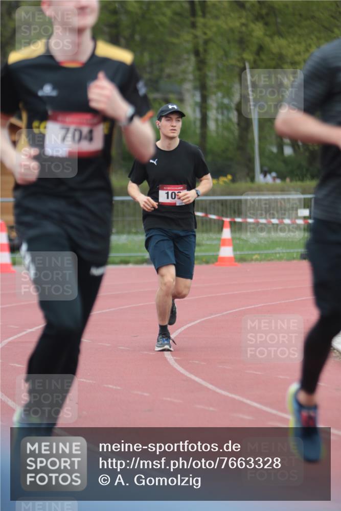 13.04.2025 - Hammer Lauf A. Gomolzig http://msf.ph/oto/7663328 13.04.2025 11:31:36 Ziel 109, 693, 704 meine-sportfotos.de