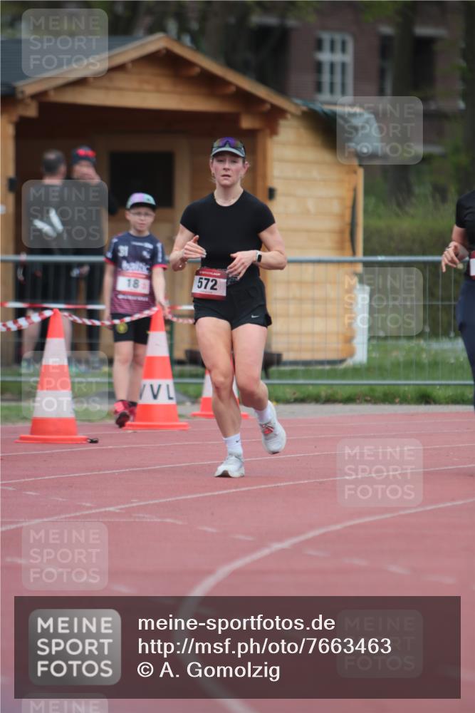 13.04.2025 - Hammer Lauf A. Gomolzig http://msf.ph/oto/7663463 13.04.2025 11:32:47 Ziel 571, 572 meine-sportfotos.de