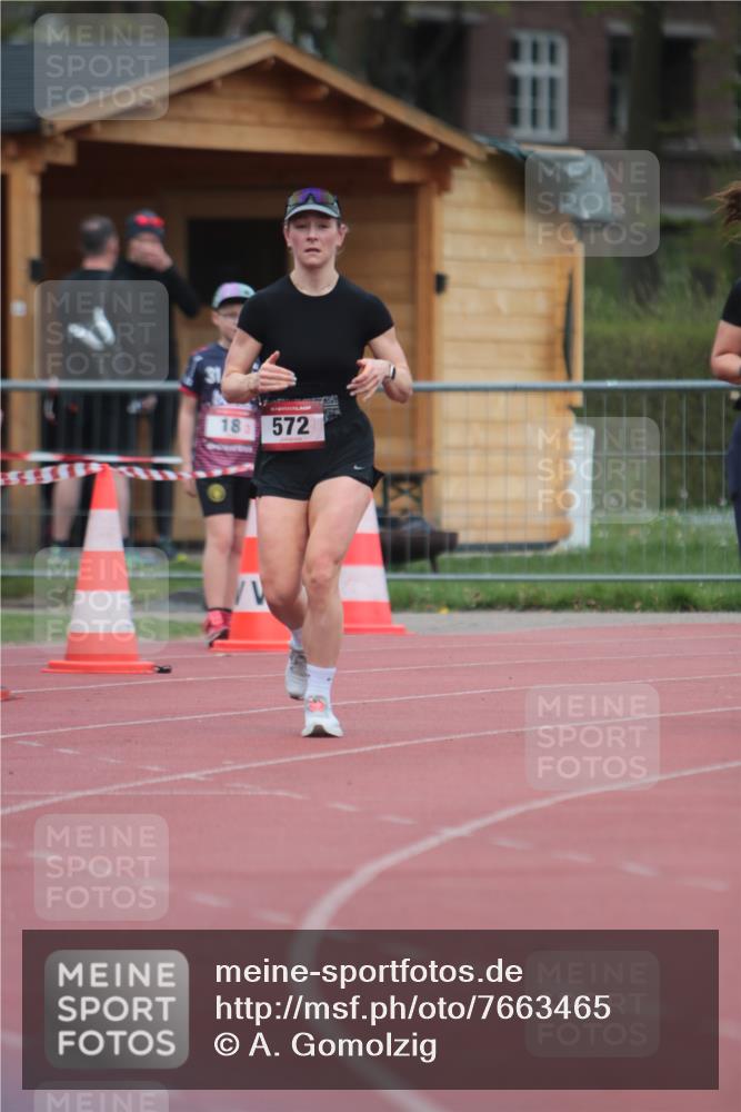 13.04.2025 - Hammer Lauf A. Gomolzig http://msf.ph/oto/7663465 13.04.2025 11:32:47 Ziel 571, 572 meine-sportfotos.de