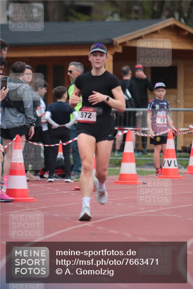 13.04.2025 - Hammer Lauf A. Gomolzig http://msf.ph/oto/7663471 13.04.2025 11:32:49 Ziel 414, 571, 572 meine-sportfotos.de
