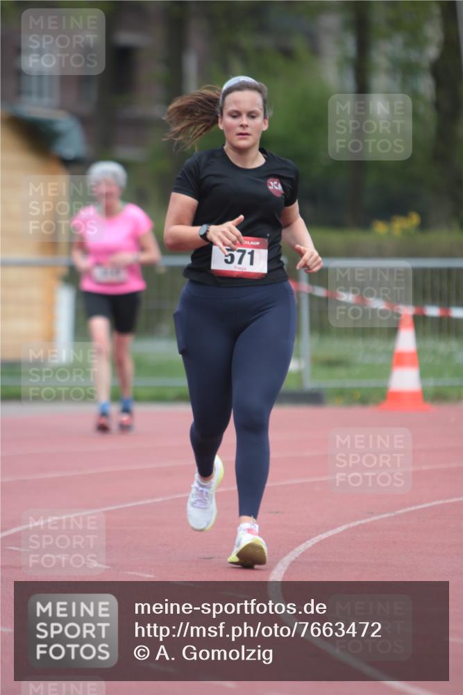 13.04.2025 - Hammer Lauf A. Gomolzig http://msf.ph/oto/7663472 13.04.2025 11:32:50 Ziel 414, 571, 572 meine-sportfotos.de