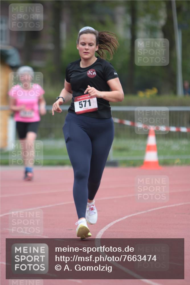 13.04.2025 - Hammer Lauf A. Gomolzig http://msf.ph/oto/7663474 13.04.2025 11:32:50 Ziel 414, 571, 572 meine-sportfotos.de