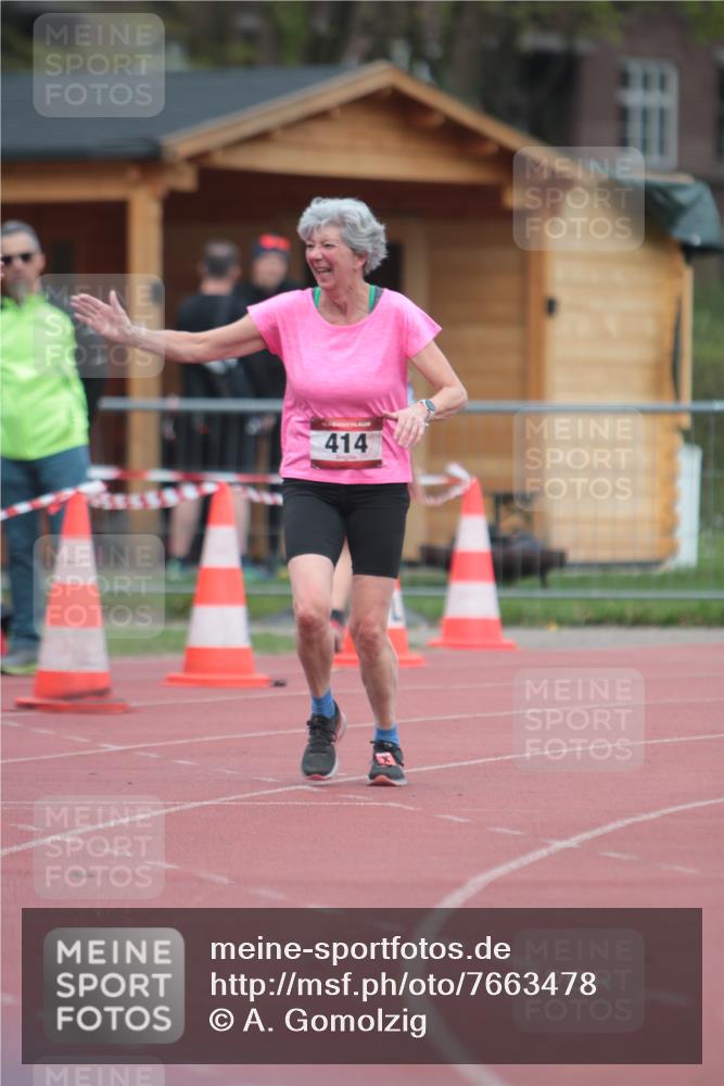 13.04.2025 - Hammer Lauf A. Gomolzig http://msf.ph/oto/7663478 13.04.2025 11:32:53 Ziel 414, 571, 572 meine-sportfotos.de