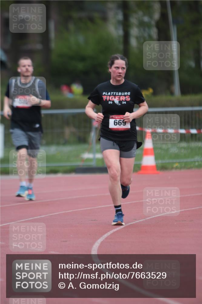 13.04.2025 - Hammer Lauf A. Gomolzig http://msf.ph/oto/7663529 13.04.2025 11:33:29 Ziel 502, 669, 685, 738 meine-sportfotos.de