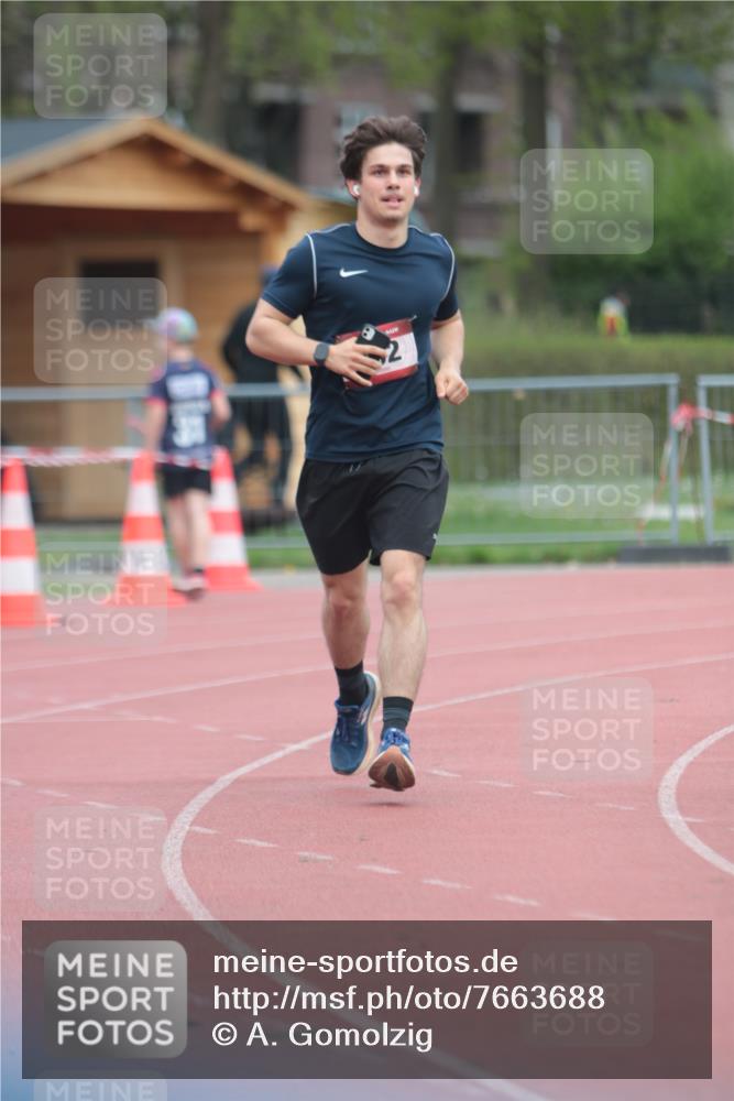 13.04.2025 - Hammer Lauf A. Gomolzig http://msf.ph/oto/7663688 13.04.2025 11:35:16 Ziel 302 meine-sportfotos.de