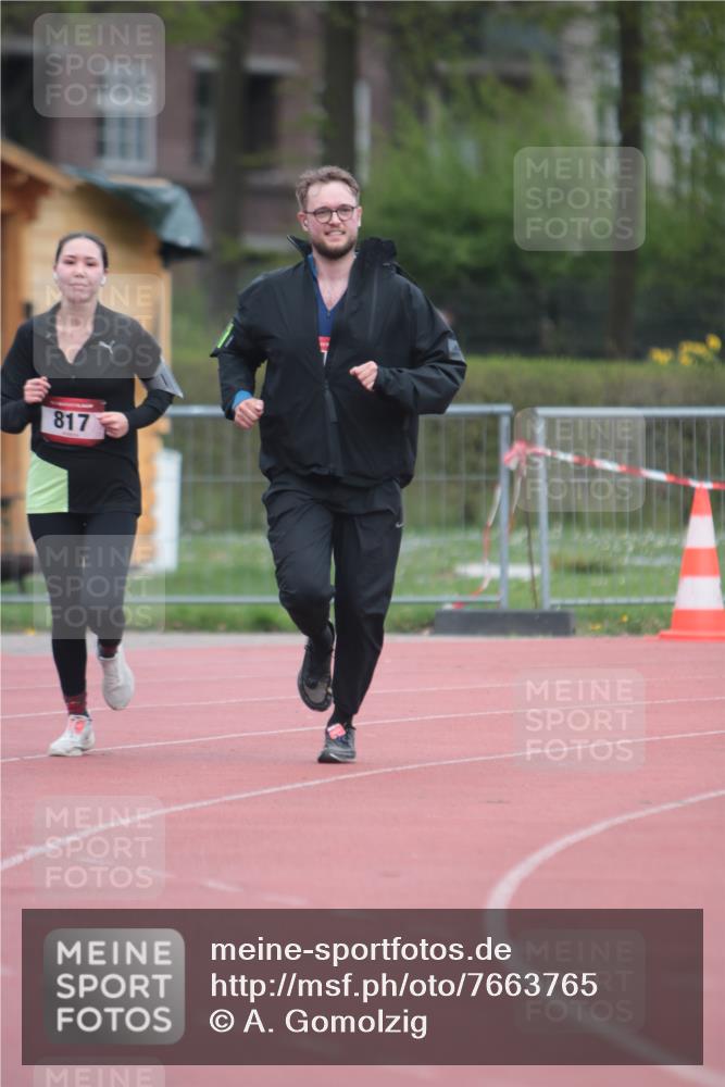 13.04.2025 - Hammer Lauf A. Gomolzig http://msf.ph/oto/7663765 13.04.2025 11:36:44 Ziel 817, 818 meine-sportfotos.de