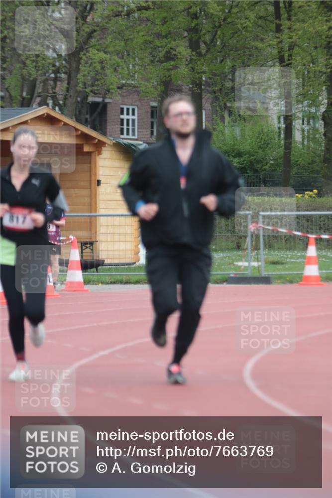 13.04.2025 - Hammer Lauf A. Gomolzig http://msf.ph/oto/7663769 13.04.2025 11:36:47 Ziel 817, 818 meine-sportfotos.de