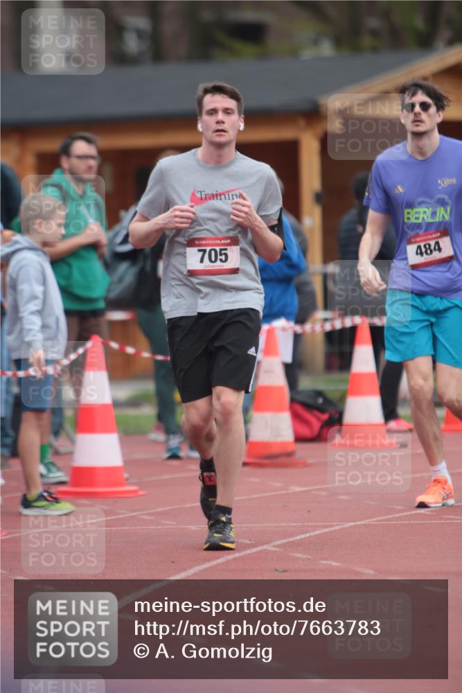 13.04.2025 - Hammer Lauf A. Gomolzig http://msf.ph/oto/7663783 13.04.2025 11:37:03 Ziel 484, 705 meine-sportfotos.de
