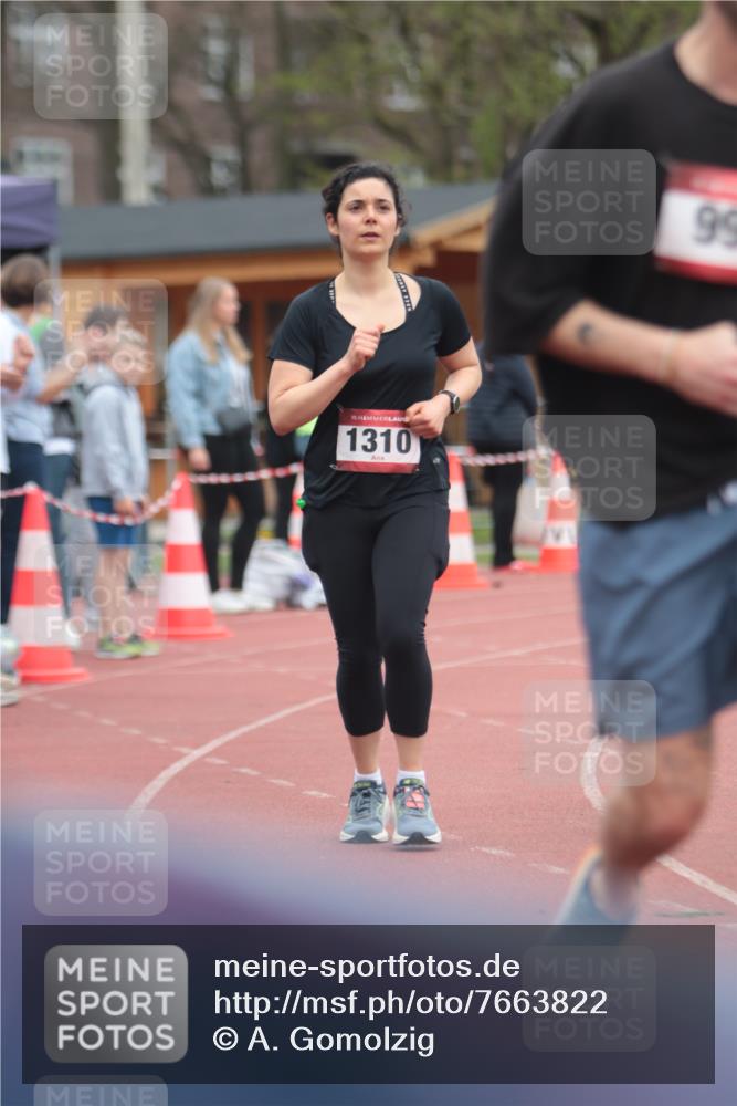 13.04.2025 - Hammer Lauf A. Gomolzig http://msf.ph/oto/7663822 13.04.2025 11:37:54 Ziel 20, 21, 1310 meine-sportfotos.de