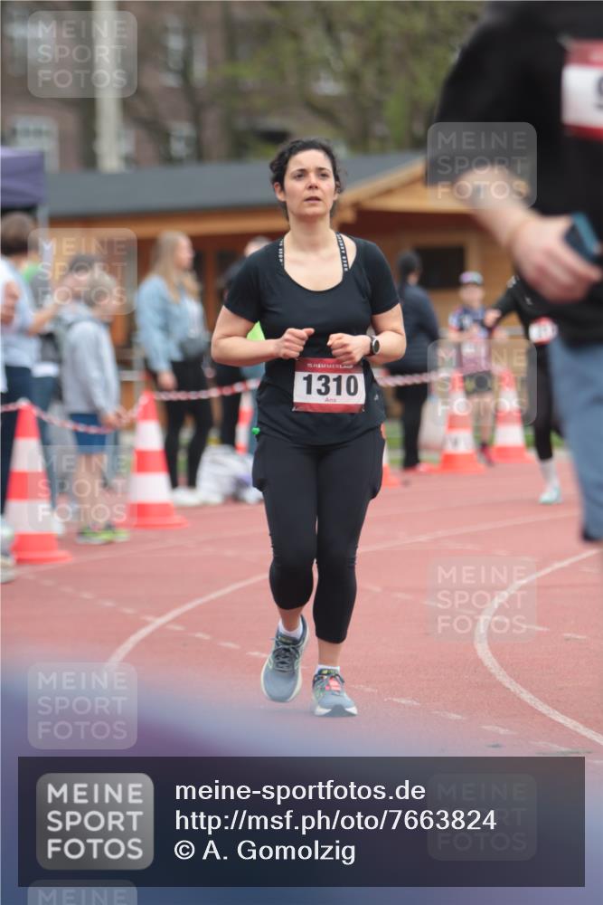13.04.2025 - Hammer Lauf A. Gomolzig http://msf.ph/oto/7663824 13.04.2025 11:37:54 Ziel 20, 21, 1310 meine-sportfotos.de
