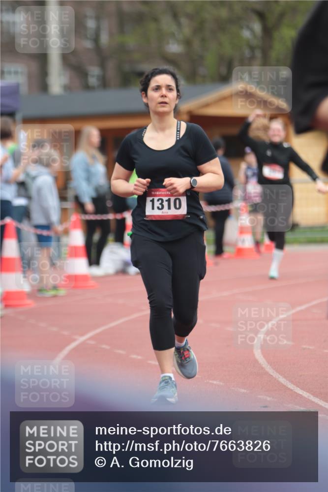 13.04.2025 - Hammer Lauf A. Gomolzig http://msf.ph/oto/7663826 13.04.2025 11:37:55 Ziel 20, 21, 1310 meine-sportfotos.de
