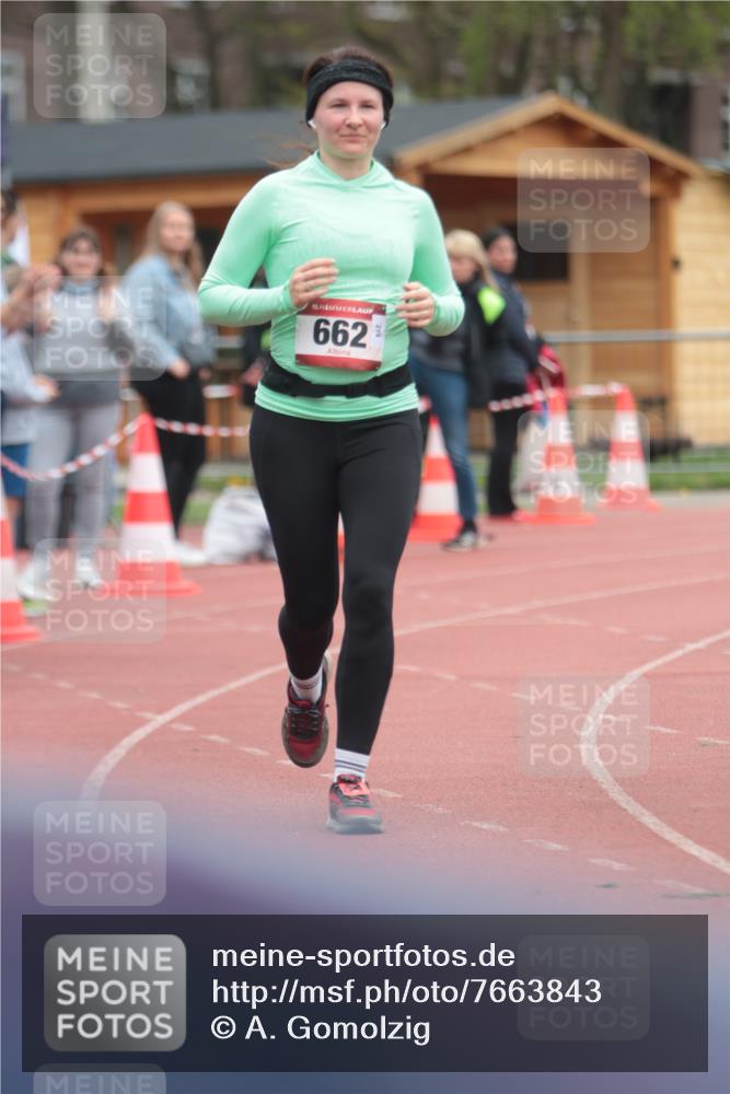 13.04.2025 - Hammer Lauf A. Gomolzig http://msf.ph/oto/7663843 13.04.2025 11:38:18 Ziel 18, 662, 916 meine-sportfotos.de
