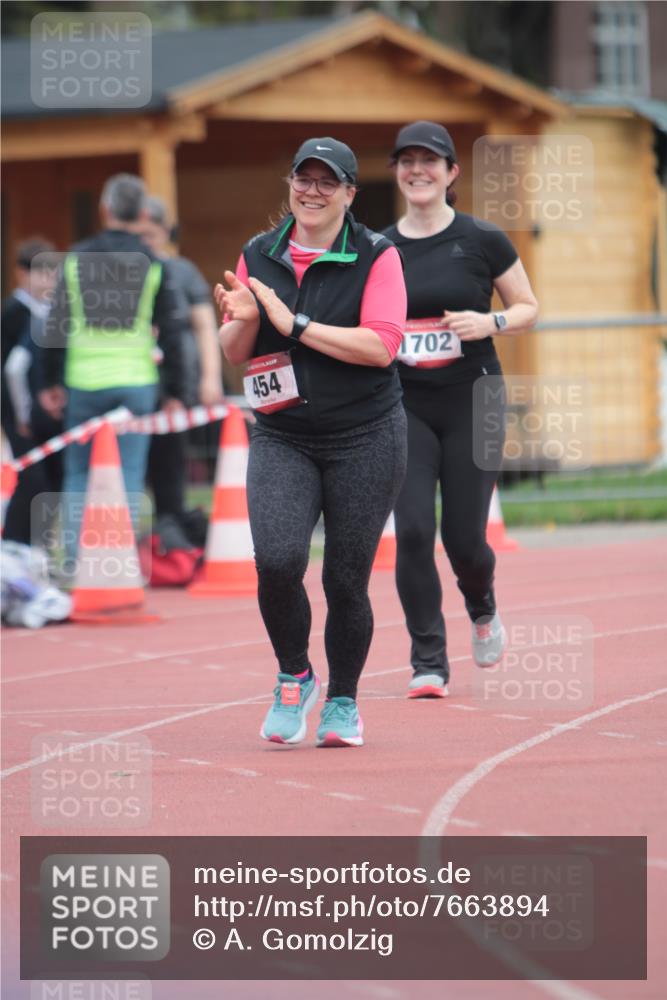 13.04.2025 - Hammer Lauf A. Gomolzig http://msf.ph/oto/7663894 13.04.2025 11:39:10 Ziel 454, 1702, 1950 meine-sportfotos.de