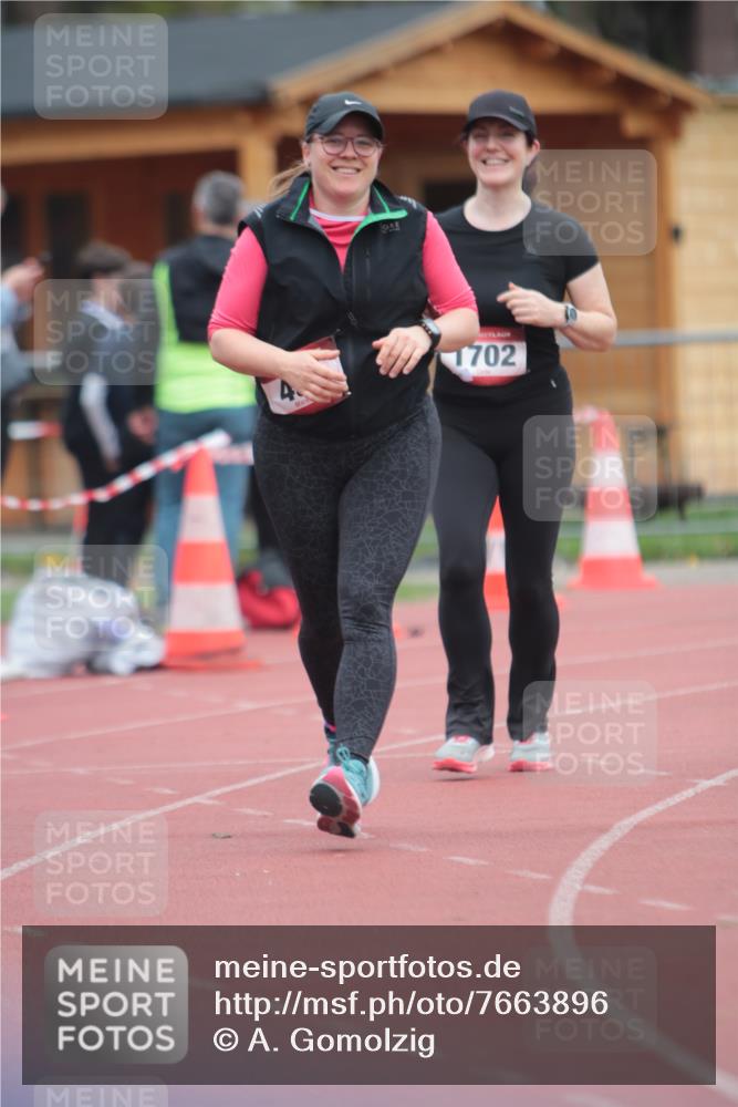 13.04.2025 - Hammer Lauf A. Gomolzig http://msf.ph/oto/7663896 13.04.2025 11:39:10 Ziel 454, 1702, 1950 meine-sportfotos.de