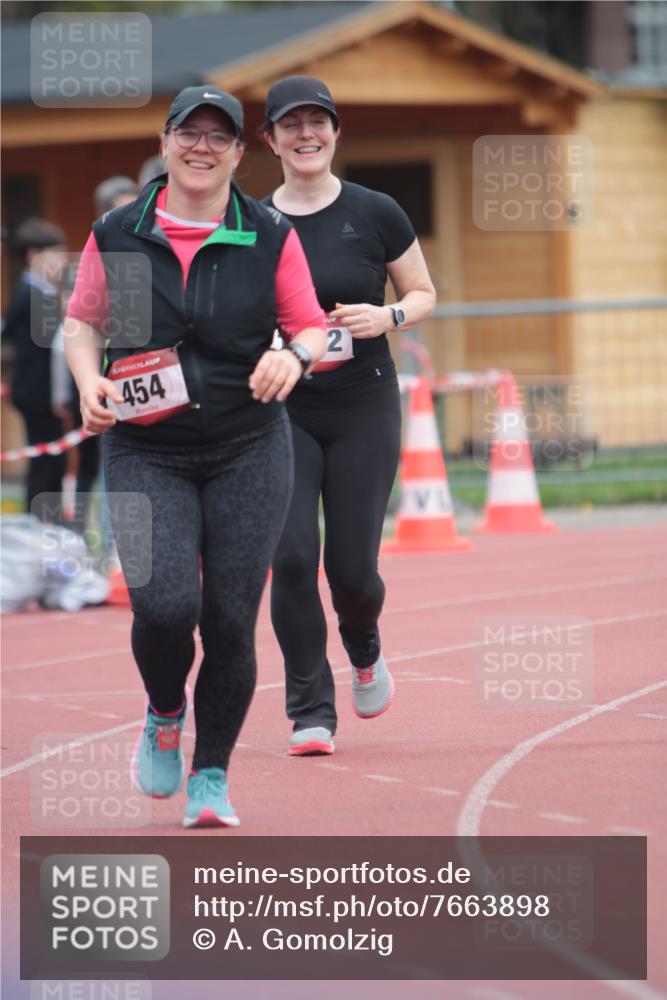 13.04.2025 - Hammer Lauf A. Gomolzig http://msf.ph/oto/7663898 13.04.2025 11:39:11 Ziel 454, 1702, 1950 meine-sportfotos.de