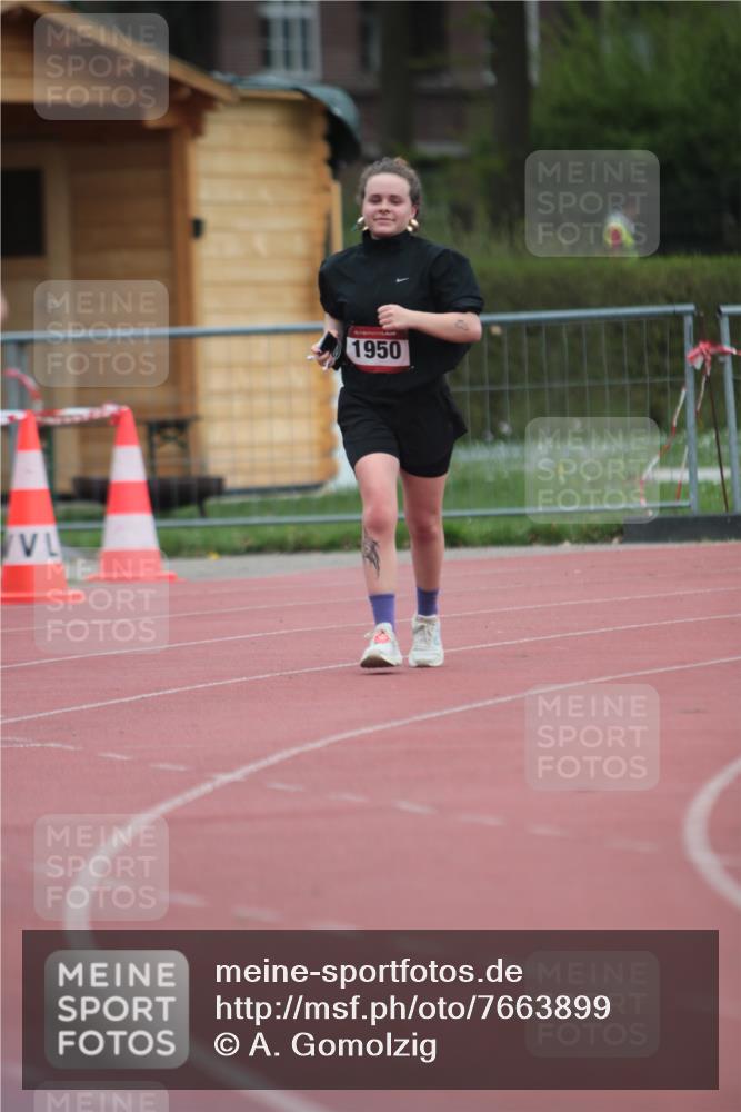 13.04.2025 - Hammer Lauf A. Gomolzig http://msf.ph/oto/7663899 13.04.2025 11:39:12 Ziel 454, 1702, 1950 meine-sportfotos.de