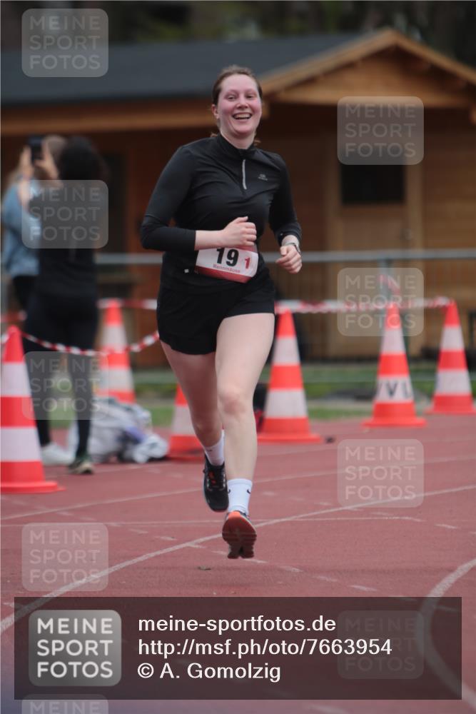 13.04.2025 - Hammer Lauf A. Gomolzig http://msf.ph/oto/7663954 13.04.2025 11:40:23 Ziel 19 meine-sportfotos.de