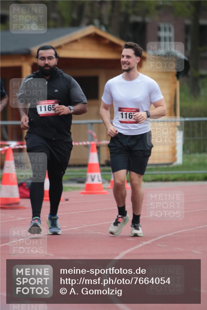 13.04.2025 - Hammer Lauf A. Gomolzig http://msf.ph/oto/7664054 13.04.2025 11:45:54 Ziel 1165, 1166, 1167 meine-sportfotos.de