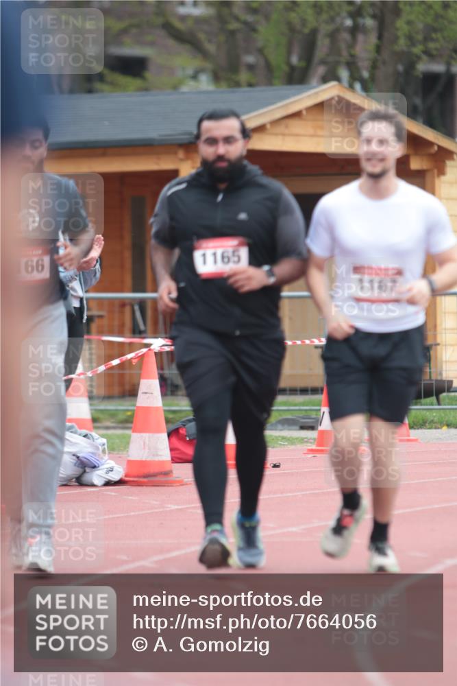 13.04.2025 - Hammer Lauf A. Gomolzig http://msf.ph/oto/7664056 13.04.2025 11:45:55 Ziel 1165, 1166, 1167 meine-sportfotos.de