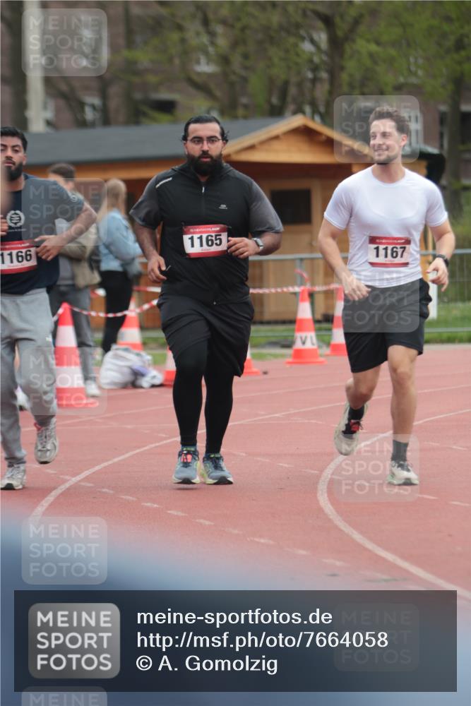 13.04.2025 - Hammer Lauf A. Gomolzig http://msf.ph/oto/7664058 13.04.2025 11:45:56 Ziel 1165, 1166, 1167 meine-sportfotos.de