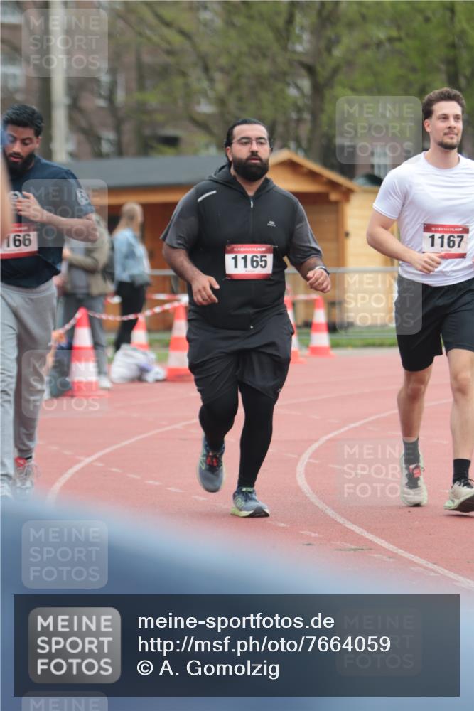 13.04.2025 - Hammer Lauf A. Gomolzig http://msf.ph/oto/7664059 13.04.2025 11:45:57 Ziel 1165, 1166, 1167 meine-sportfotos.de