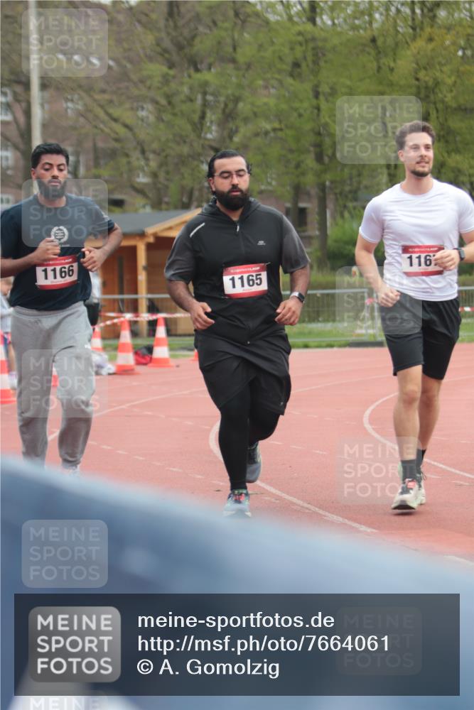 13.04.2025 - Hammer Lauf A. Gomolzig http://msf.ph/oto/7664061 13.04.2025 11:45:58 Ziel 1165, 1166, 1167 meine-sportfotos.de