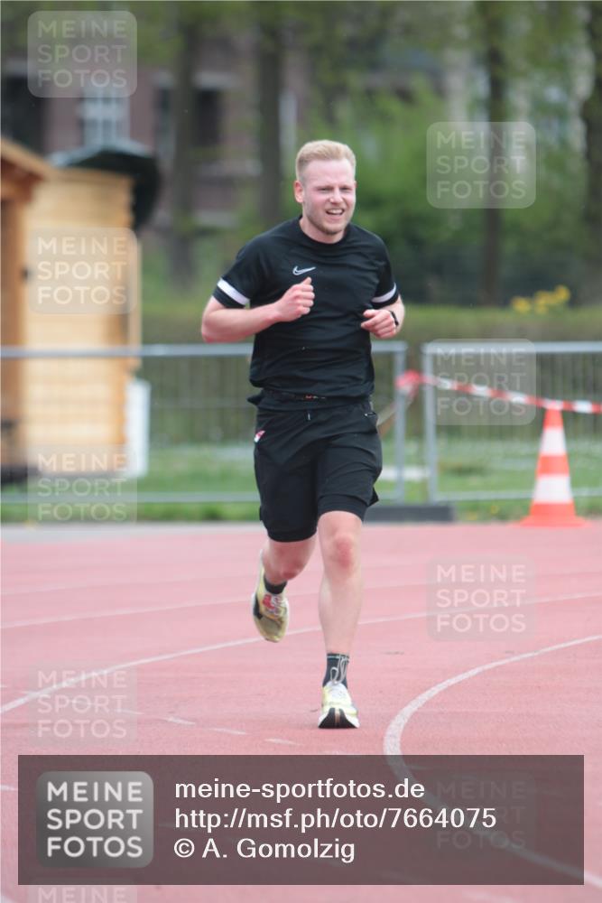 13.04.2025 - Hammer Lauf A. Gomolzig http://msf.ph/oto/7664075 13.04.2025 11:46:43 Ziel 452, 643 meine-sportfotos.de