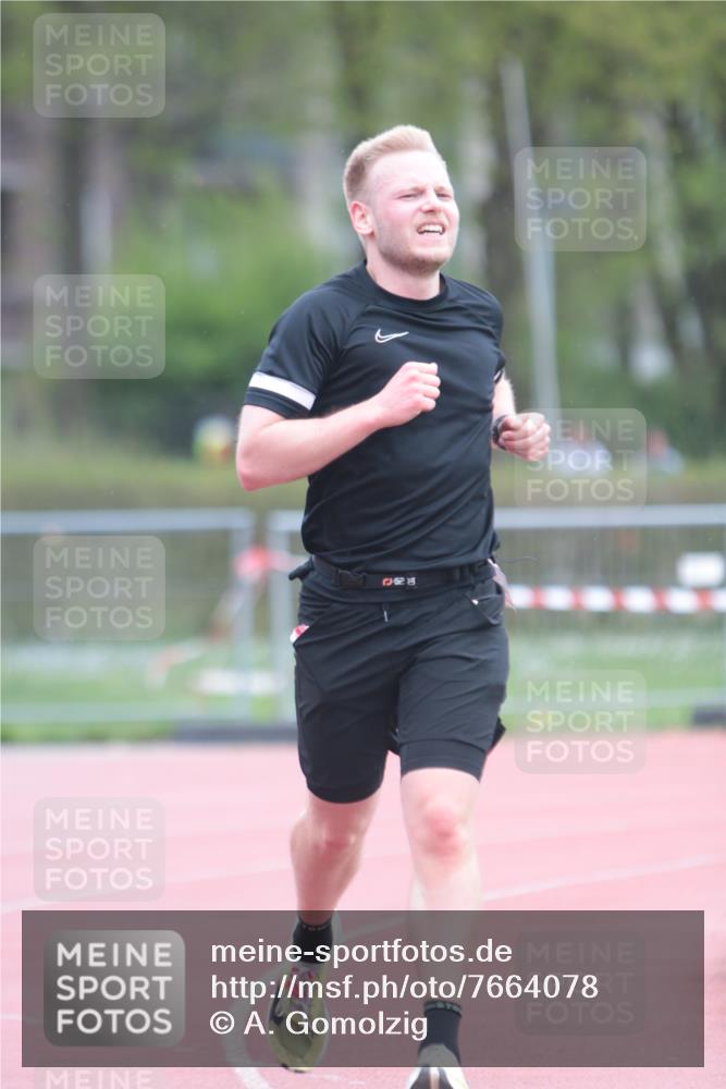13.04.2025 - Hammer Lauf A. Gomolzig http://msf.ph/oto/7664078 13.04.2025 11:46:44 Ziel 452 meine-sportfotos.de