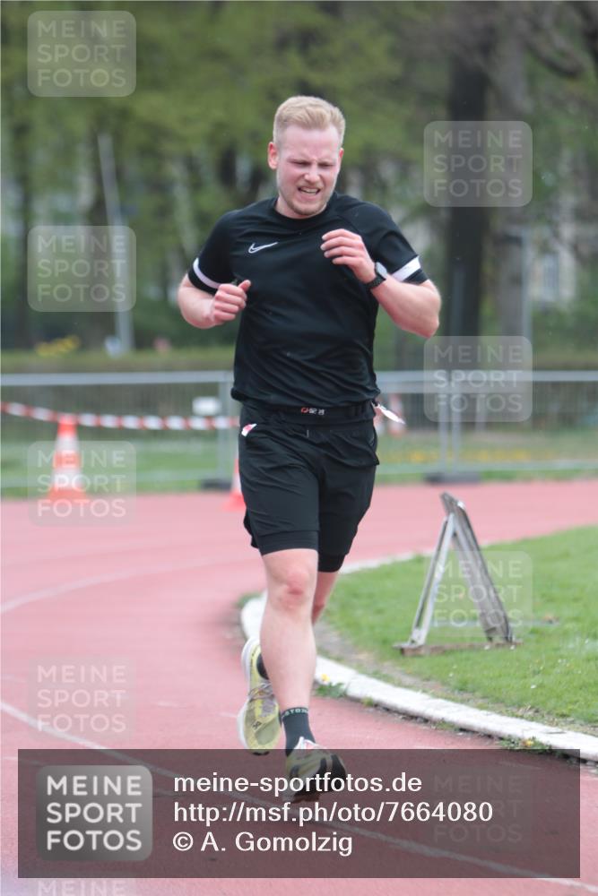 13.04.2025 - Hammer Lauf A. Gomolzig http://msf.ph/oto/7664080 13.04.2025 11:46:45 Ziel 452 meine-sportfotos.de