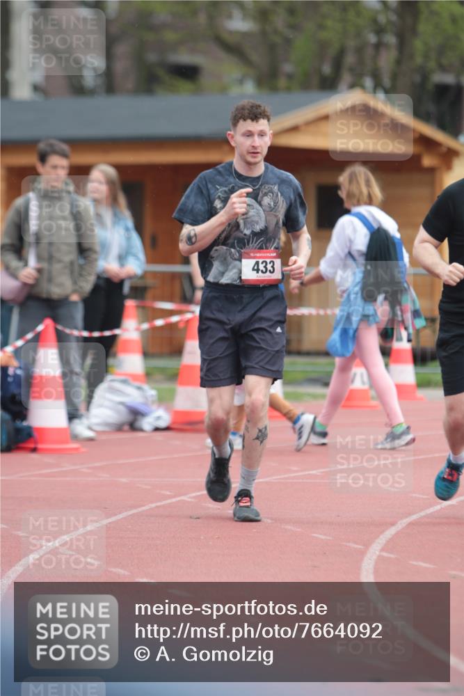 13.04.2025 - Hammer Lauf A. Gomolzig http://msf.ph/oto/7664092 13.04.2025 11:47:09 Ziel 433, 434, 493 meine-sportfotos.de