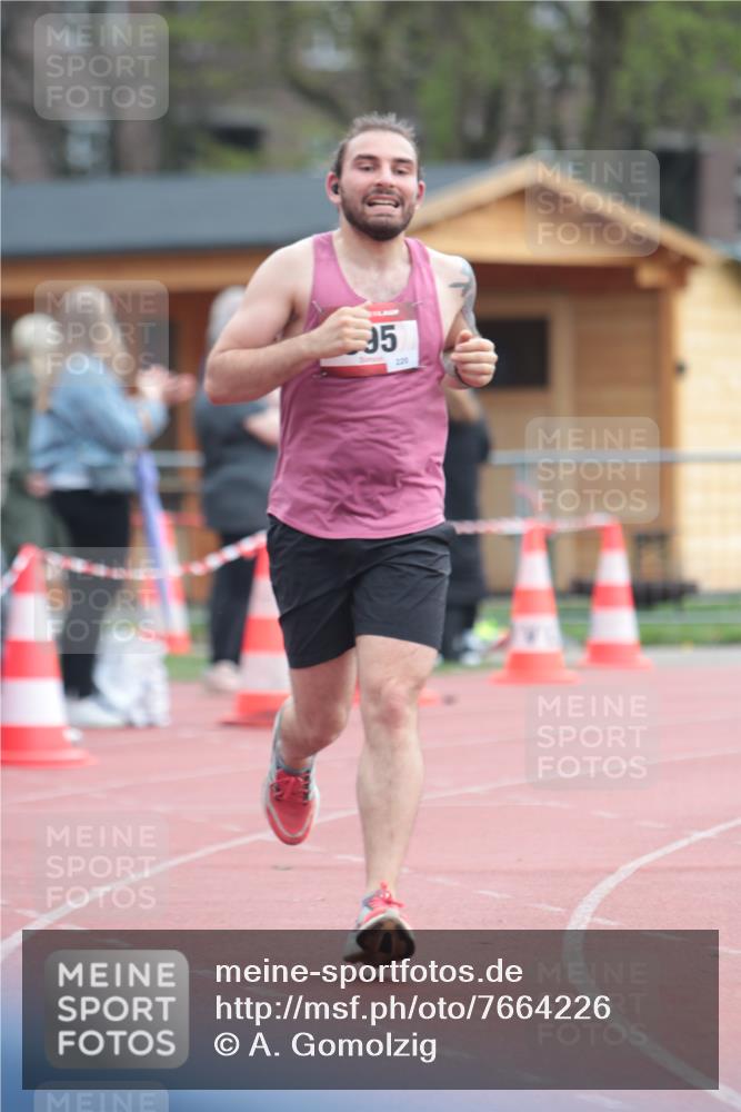 13.04.2025 - Hammer Lauf A. Gomolzig http://msf.ph/oto/7664226 13.04.2025 11:51:28 Ziel 221, 532, 995, 1940, 1989 meine-sportfotos.de