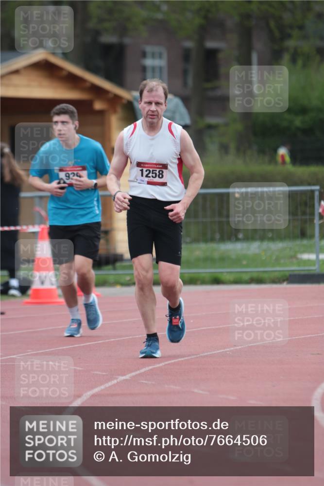 13.04.2025 - Hammer Lauf A. Gomolzig http://msf.ph/oto/7664506 13.04.2025 11:57:05 Ziel 929, 1258 meine-sportfotos.de
