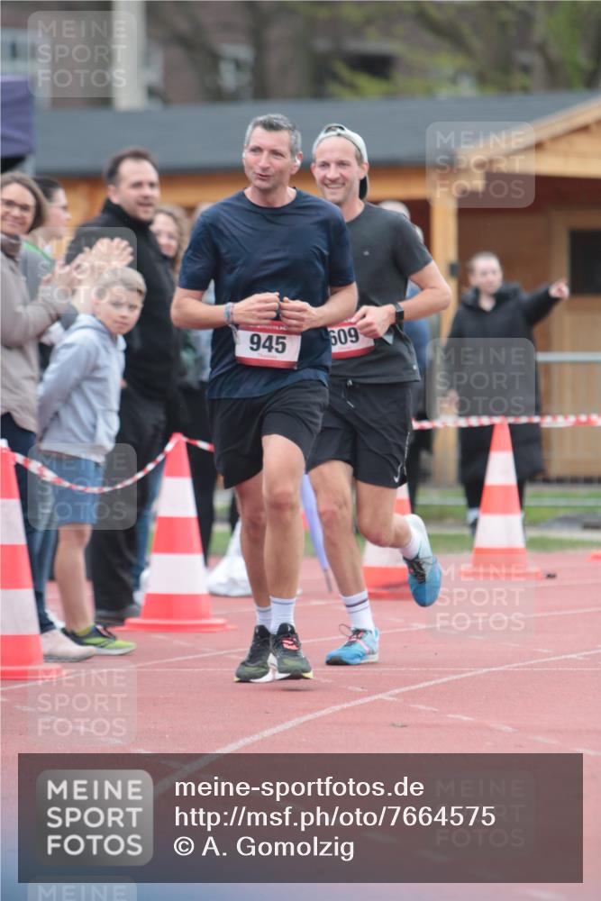 13.04.2025 - Hammer Lauf A. Gomolzig http://msf.ph/oto/7664575 13.04.2025 11:58:16 Ziel 109, 384, 609, 945 meine-sportfotos.de