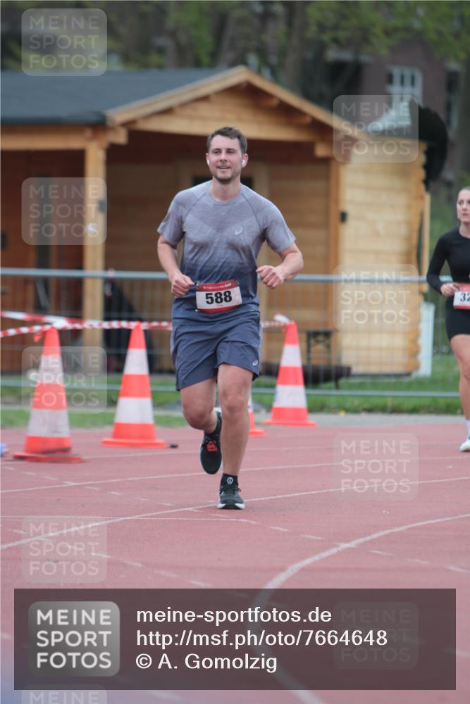 13.04.2025 - Hammer Lauf A. Gomolzig http://msf.ph/oto/7664648 13.04.2025 11:59:08 Ziel 588, 1896 meine-sportfotos.de