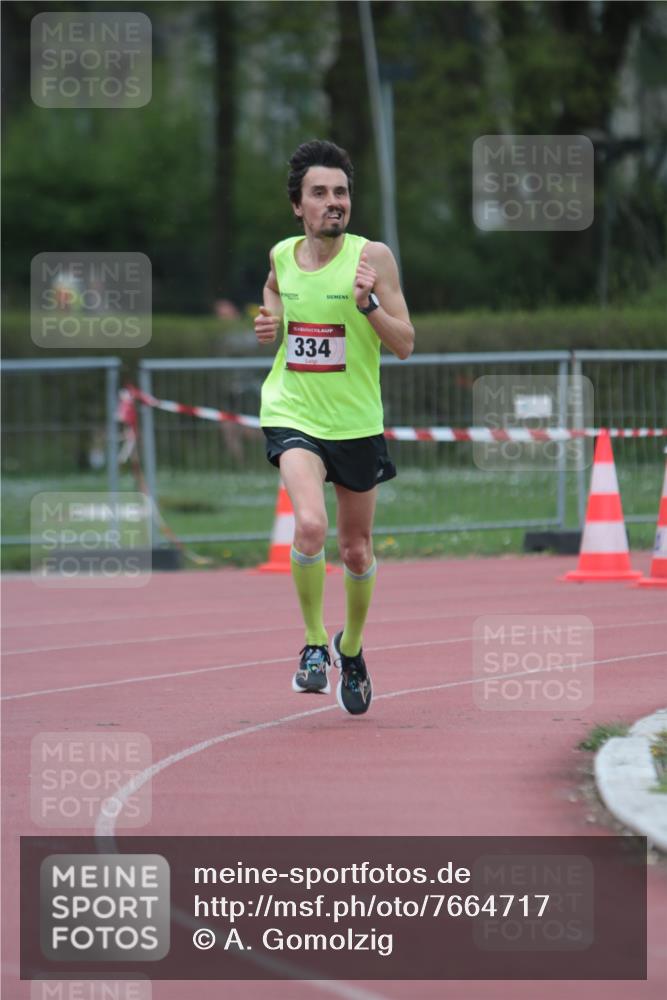 13.04.2025 - Hammer Lauf A. Gomolzig http://msf.ph/oto/7664717 13.04.2025 11:59:57 Ziel 334, 572, 614, 615 meine-sportfotos.de