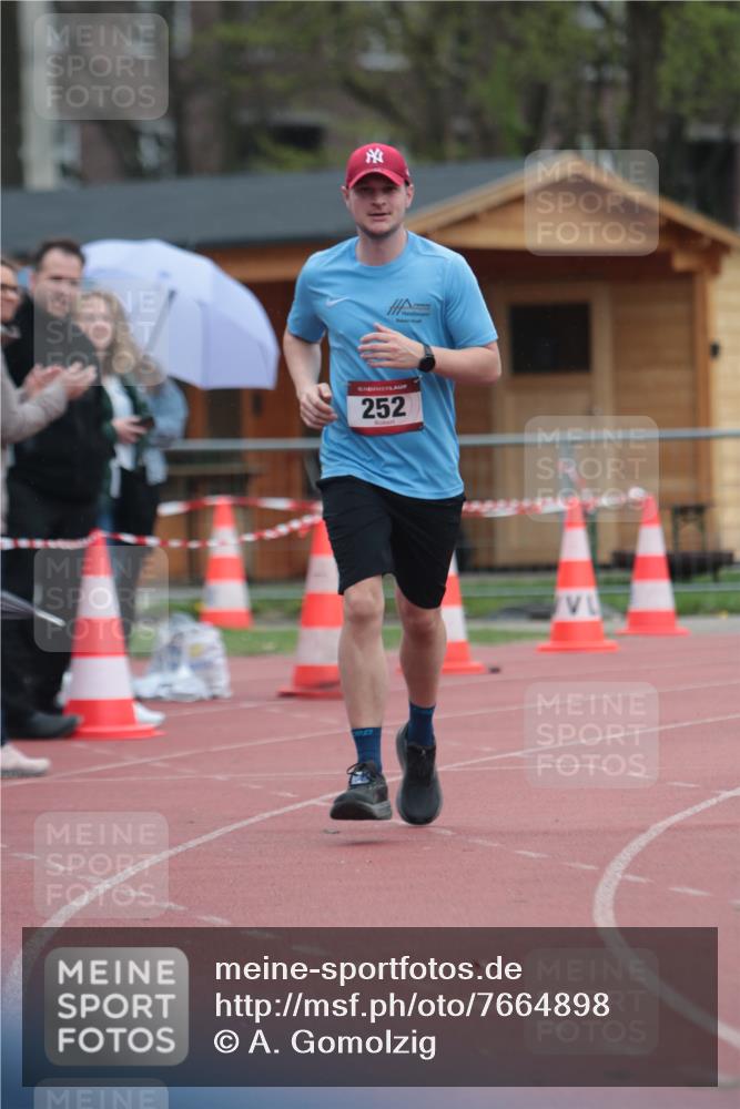 13.04.2025 - Hammer Lauf A. Gomolzig http://msf.ph/oto/7664898 13.04.2025 12:03:14 Ziel 252 meine-sportfotos.de