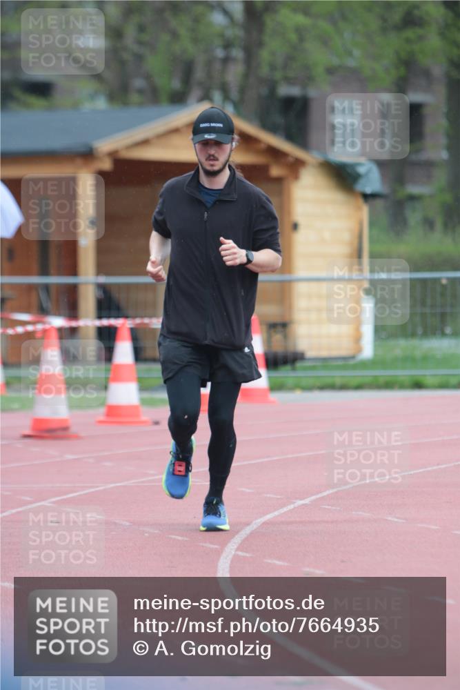 13.04.2025 - Hammer Lauf A. Gomolzig http://msf.ph/oto/7664935 13.04.2025 12:03:30 Ziel 524, 599 meine-sportfotos.de
