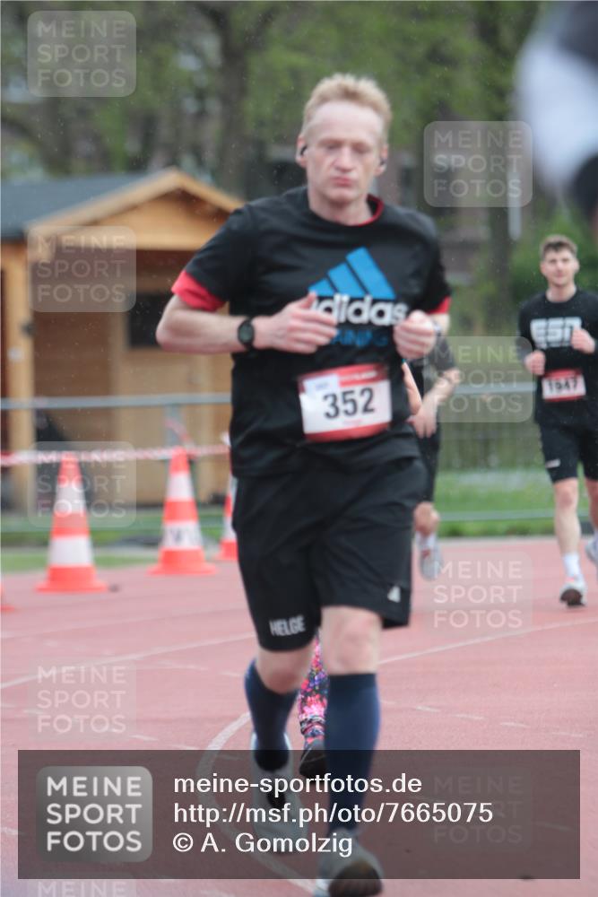 13.04.2025 - Hammer Lauf A. Gomolzig http://msf.ph/oto/7665075 13.04.2025 12:05:44 Ziel 566, 669, 1946, 1947 meine-sportfotos.de